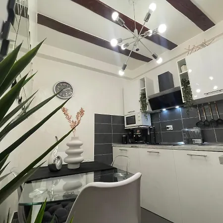 Gasthof Spalatum New Chic & With Kitchen And Terrace - Centre