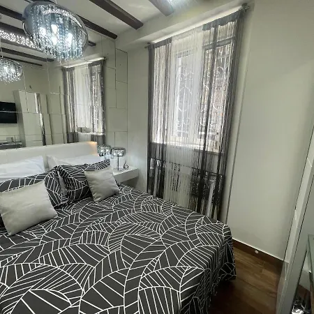 Spalatum New Chic & With Kitchen And Terrace - Centre Gasthof *
