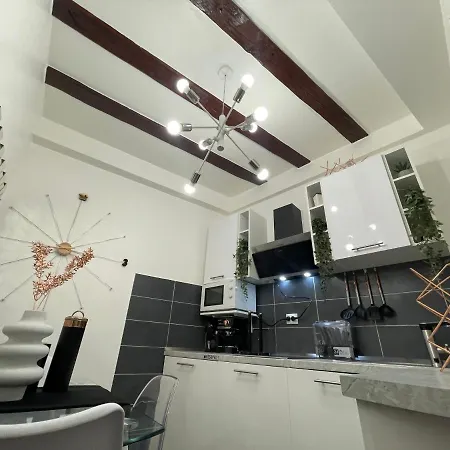 Spalatum New Chic & With Kitchen And Terrace - Centre Gasthof Split