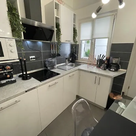 Spalatum New Chic & With Kitchen And Terrace - Centre Gasthof
